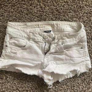 American Eagle White shorts!